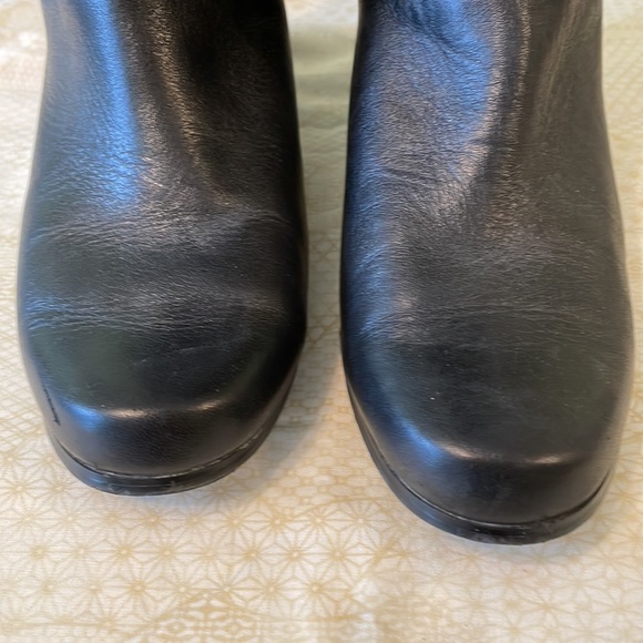 StJohns Bay women’s boots upper leather. Great condition inside and out. - Picture 4 of 12